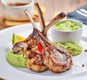 Chuleta de Cordero a la Brasa con Guacamole
